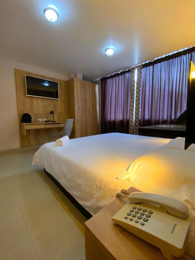 Hotel Wampushkar Zamora Exterior photo